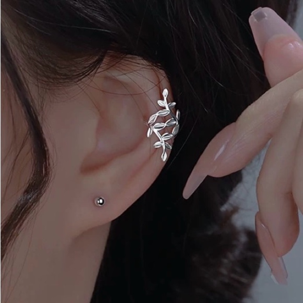 New! Chic Silver Leaf Design Ear Cuff